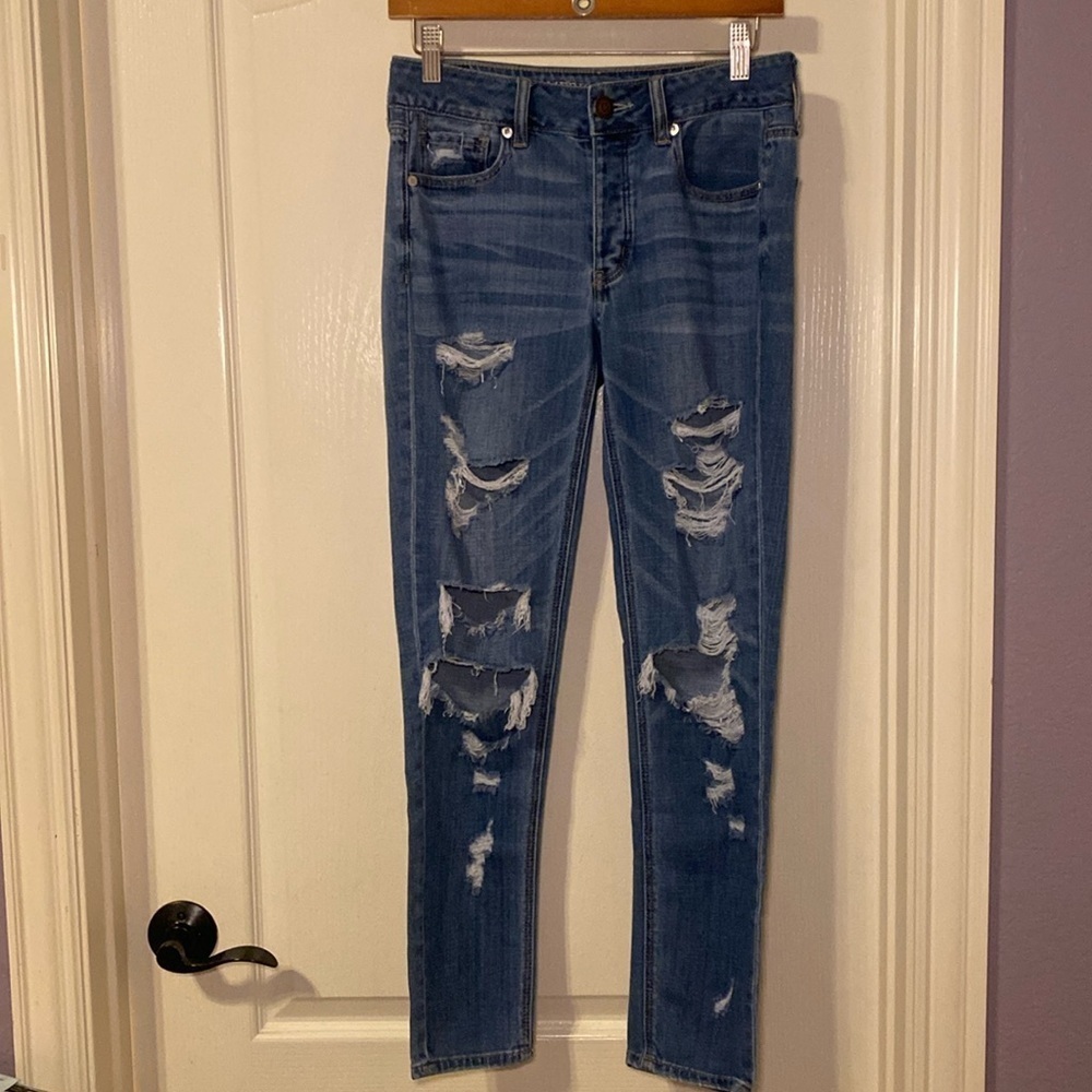 American Eagle Outfitters Tomgirl Medium Wash Ripped Jeans Size 0 Regular NWOT